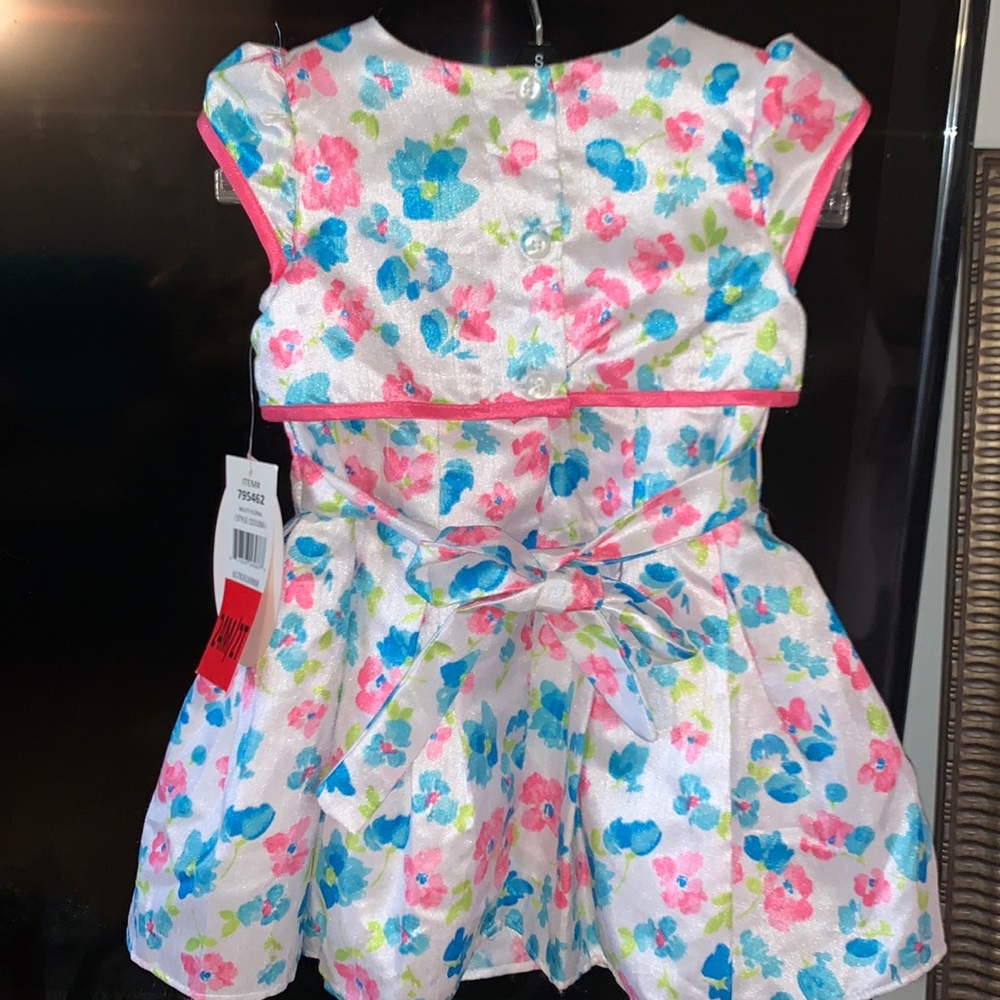 Dress - Picture 3 of 4